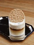 A coffee glass with a crumble lid on top